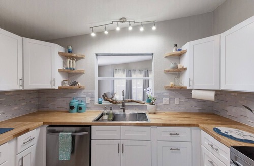Grove City House | Charming 2-bedroom 2-bath house near BEACHES, marinas, golfing and more…