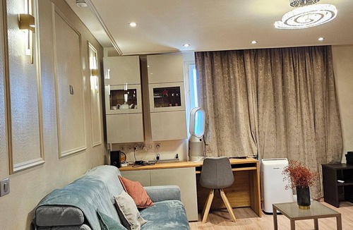 Gambetta Apartment | Charming 2-bedroom apartment with big Terrace , view of Eiffel Tower and Paris