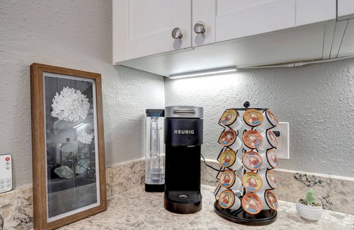 Pahokee Apartment | Charming 2-bedroom apartment with WiFi, AC in tranquil Pahokee King Beds