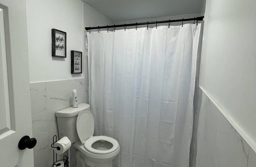 University Apartment | Charming 2-bedroom apartment with WiFi and AC in sunny Tampa