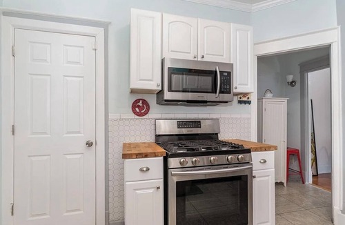 Harrisburg House | Charming 2-bedroom home w/WiFi, AC, pet friendly close to Farm Show in Uptown