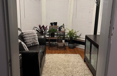 Harrisburg House | Charming 2-bedroom home w/WiFi, AC, pet friendly close to Farm Show in Uptown