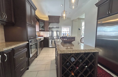 Dundas House | Charming 2-bedroom heritage house in the heart of village of Dundas in Hamilton