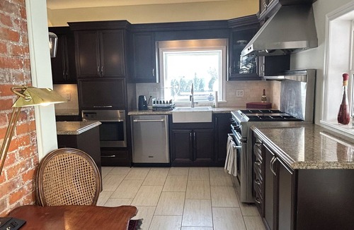 Dundas House | Charming 2-bedroom heritage house in the heart of village of Dundas in Hamilton