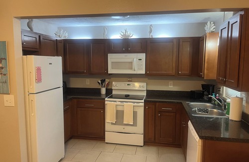 Vamo House | Charming 2-bedroom house with AC in sunny Sarasota