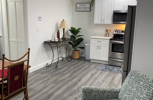 Oak Ridge House | Charming 2-bedroom house in welcoming Orlando with AC and parking.