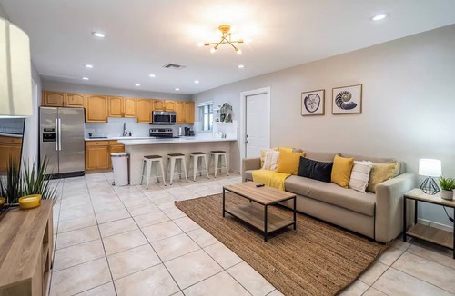 Allapattah House | Charming 2-bedroom house in Miami with WiFi and AC