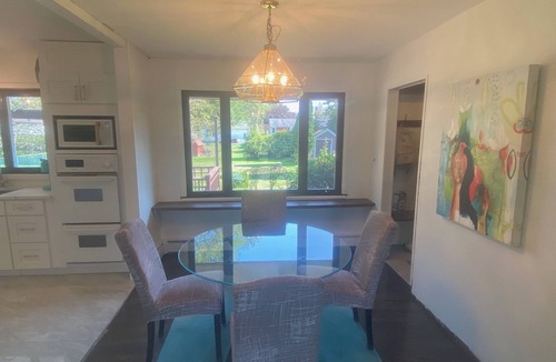 Utica House | Charming 2-bedroom house in New Hartford with parking