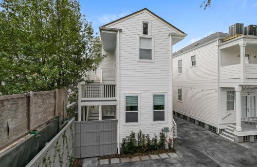 Faubourg Lafayette Apartment | Charming 2BR on Carondelet by Hosteeva