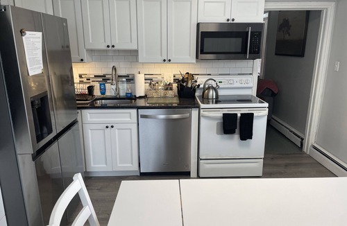Radnor Cottage | Charming 3 Bedroom/2 Bathroom Carriage House, Kids & Pet Friendly