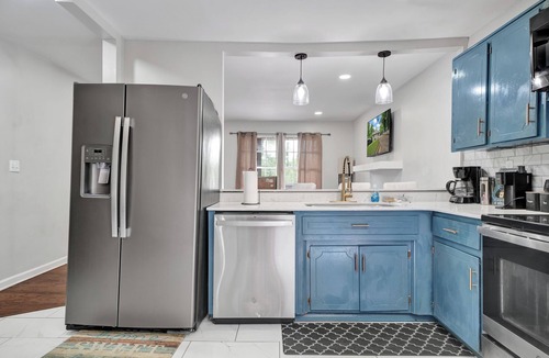 Crestline Heights House | Charming 3-bedroom bungalow with WiFi in Bham, 12 mins from UAB.