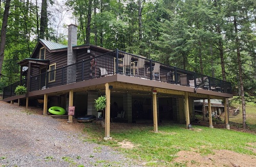 Antes Fort Cabin | Charming 3-bedroom cabin with WiFi, AC in tranquil Waterville
