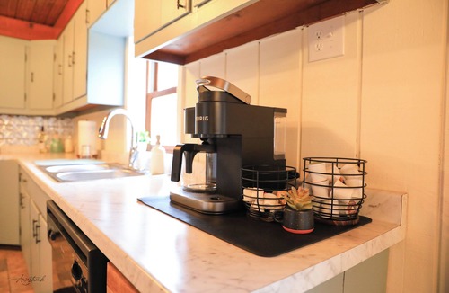 Newport House | Charming 3-bedroom Farmhouse in Newport