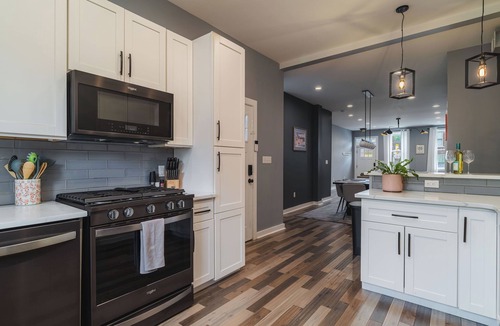 Lower Lawrenceville House | Charming 3-bedroom house in Pittsburgh with Skyline Views & Putting Green