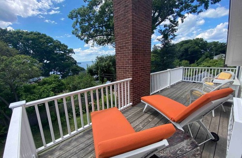 Glen Cove House | Charming 3-bedroom house, water views, beach access on the North Shore