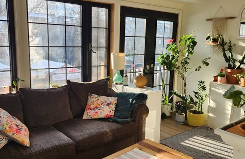 Leslieville House | Charming 3-bedroom house in Toronto with AC, WiFi, fitness equipment