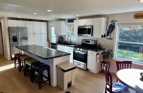 Dauphin House | Charming 3-bedroom house on Stony Creek with Private Creek and Mountain View