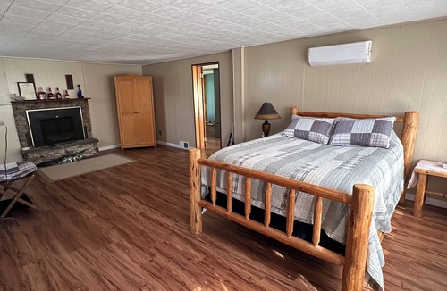 Rock Stream House | Charming 3-bedroom farmhouse in Rock Stream including vineyard and winery tour.