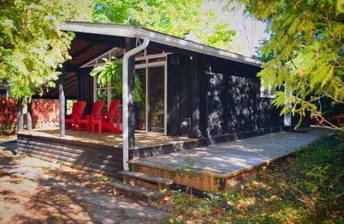 Huron-Kinloss Cottage | Charming 4-bed cottage by Lake Huron's sunsets.