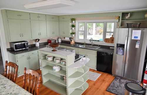 Naples House | Charming 4-bed Farmhouse. Minutes to Bristol Mountain, Finger Lakes, Wineries.