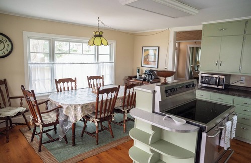 Naples House | Charming 4-bed Farmhouse. Minutes to Bristol Mountain, Finger Lakes, Wineries.