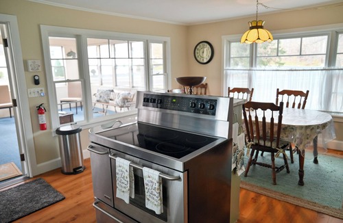Naples House | Charming 4-bed Farmhouse. Minutes to Bristol Mountain, Finger Lakes, Wineries.