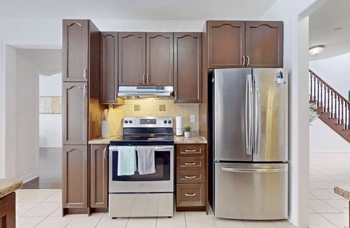Brampton House | Charming 4-bed Home Away From Home in Brampton, ON