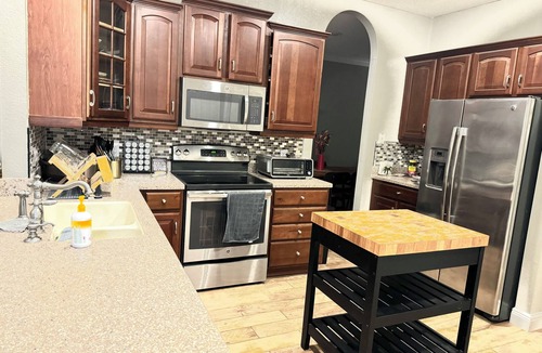 Willow Bend House | Charming 4 bedroom house with WiFi, AC in welcoming Lutz