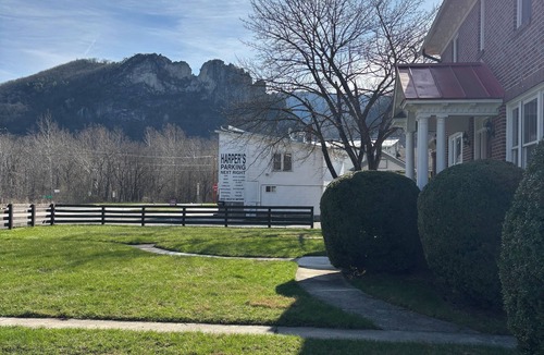 Seneca Rocks House | Charming 4-bedroom house in amazing Seneca Rocks for a scenic getaway