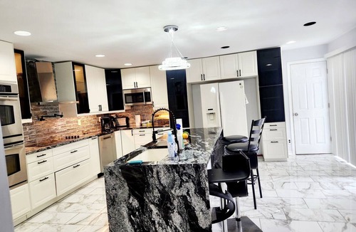 Bay Shore House | Charming 5-bedroom house with WiFi, AC in lovely Bay Shore