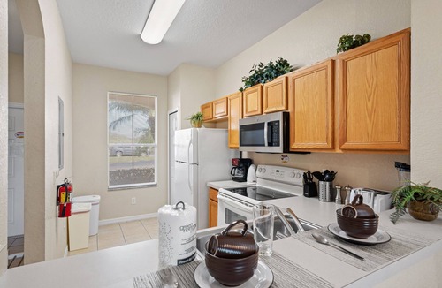 Wellington House | Charming and Comfy Townhouse at Regal Palms Resort, just 15 minutes from Disney