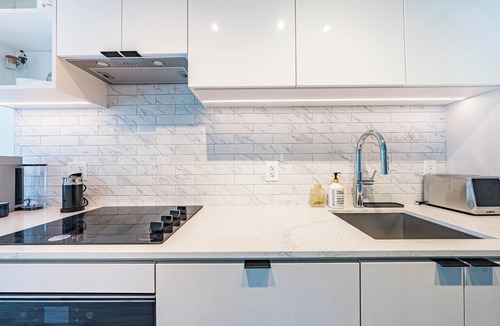Bay Street Corridor Condo | Charming and Spacious 2 Bed 2 Bath - Heart of downtown Toronto