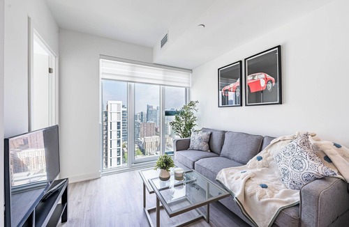 Bay Street Corridor Condo | Charming and Spacious 2 Bed 2 Bath - Heart of downtown Toronto
