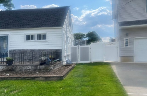 Lakeview Apartment | Charming apartment with AC in West Hempstead