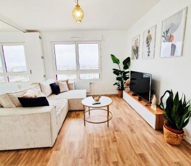 Ivry-port Apartment | CHARMING APARTMENT WITH PANORAMIC SEINE RIVER & EIFFEL TOWER VIEWs