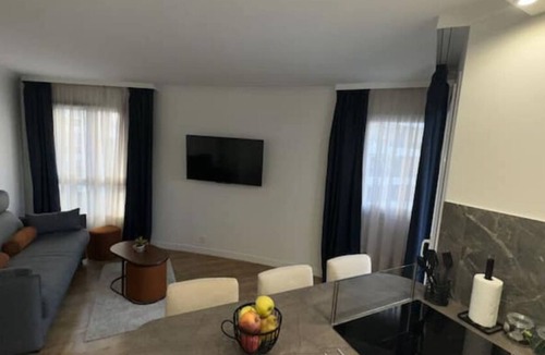 Parc-Nord Apartment | Charming apartment with terrace, near Paris