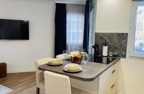 Parc-Nord Apartment | Charming apartment with terrace, near Paris