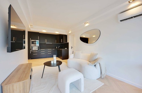 Suresnes Apartment | Charming Apt with AC & balcony