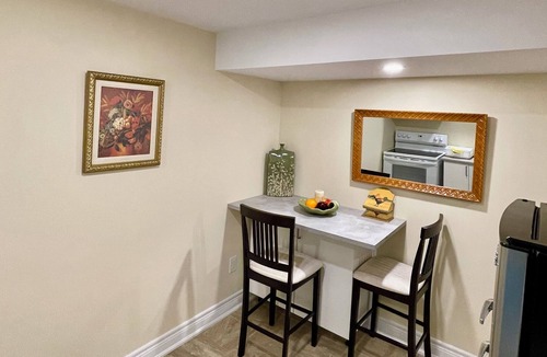St. Davids Bed & Breakfast | Charming B&B with WiFi/Kitchenette and AC in Marvelous Niagara-on-the-Lake