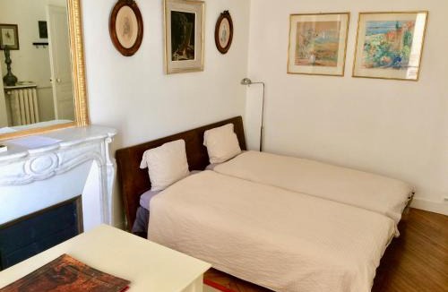Auteuil House | Charming bedroom