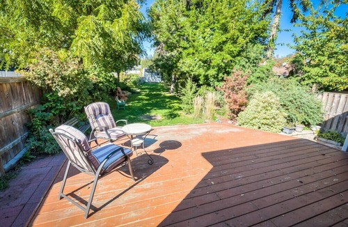 Humber Bay House | Charming Bungalow w/basement, parking and deck - 5 min from the lake!