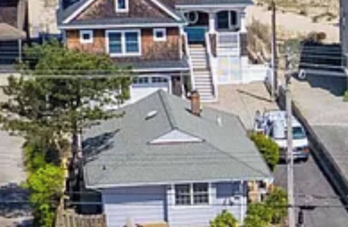 Point Pleasant Beach Cottage | Charming classic 3-bedroom cottage in Point Pleasant Beach steps to the ocean