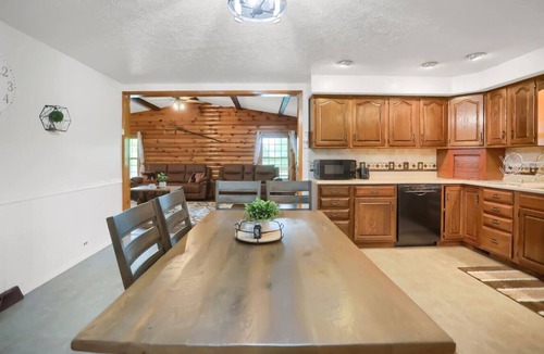 Cherry Tree Cabin | Charming Cabin w/Hot Tub, Pool Table, and Fishing