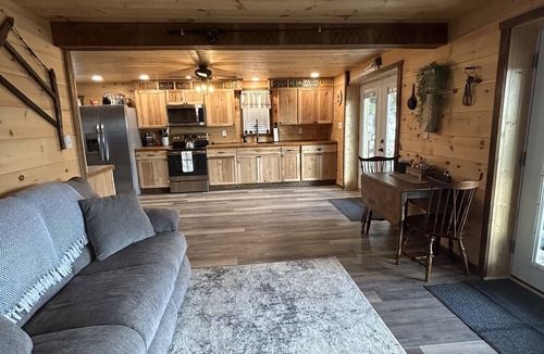 Carlisle Cabin | Charming Cabin - Wake up to the Epic Views, Stay for the Convenience