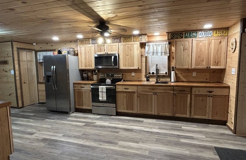 Carlisle Cabin | Charming Cabin - Wake up to the Epic Views, Stay for the Convenience