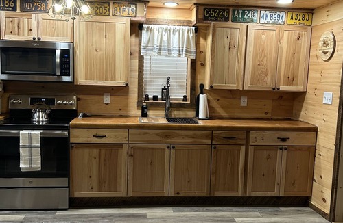 Carlisle Cabin | Charming Cabin - Wake up to the Epic Views, Stay for the Convenience