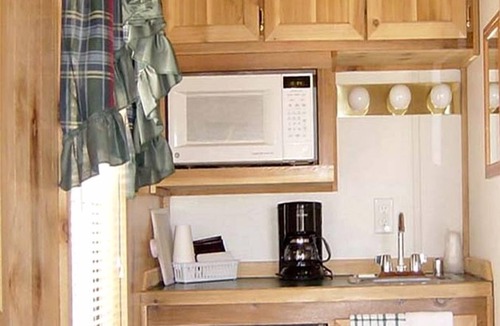 Meadview Cabin | Charming Cabin with Private Bath and Wi-Fi near Lake Mead National Recreation Area, Arizona