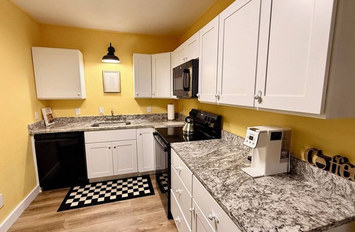 Inverness House | Charming Citrus 3BR/2BA house-steps to Downtown Inverness Entertainment Dining