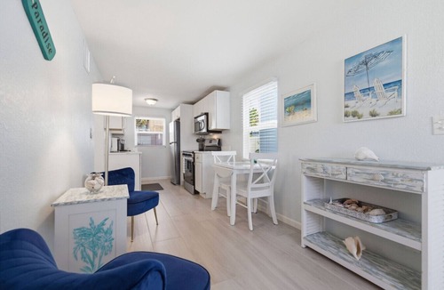 Pass-a-Grille House | Charming Cottage in Pass-A-Grille Beach, Dogs Ok