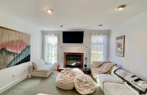 New Paltz House | Charming Country Home with Hot Tub, Pond & Creek